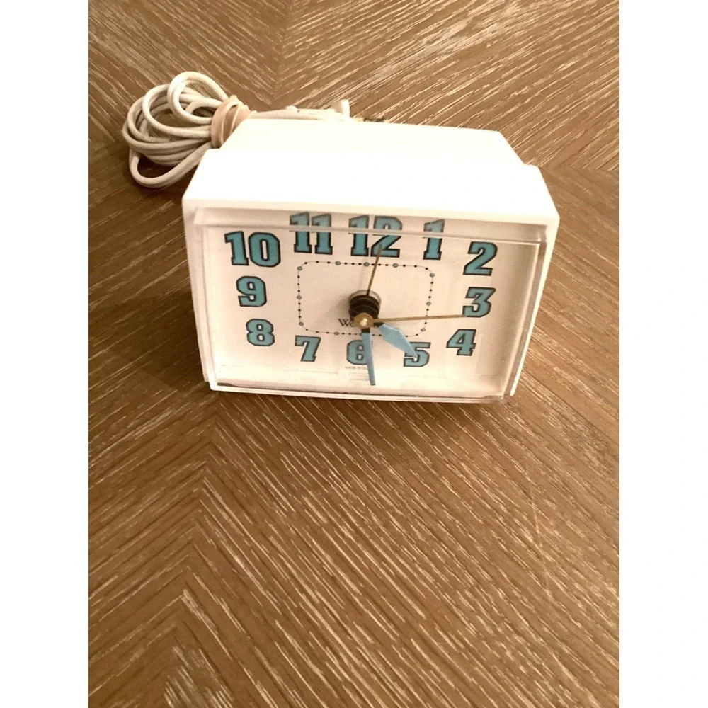 Vintage WESTCLOX Electric Alarm Clock Model 22090 Blue Numbers Made In USA
